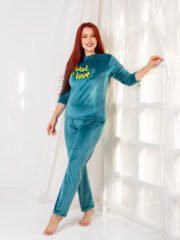 ⁦طقم بيجامة مخملية مضلعة⁩ - الصورة ⁦3⁩