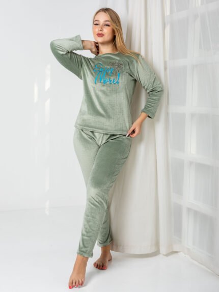 طقم بيجامة مخملية مضلعة